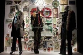 服装店橱窗设计装饰效果图片