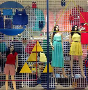 服装店橱窗装修设计效果图