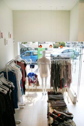 小型女装店设计效果图
