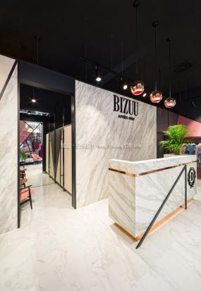 中型女装店装修方案效果图