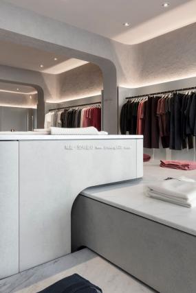 高档小型女装店装修效果图