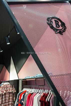 最新中型女装店装饰效果图