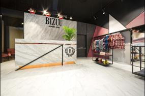 最新中型女装店装饰实景图