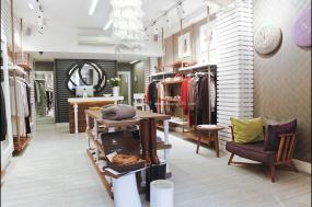 2018年小型女装店装修效果图