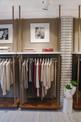 高端小型女装店装修效果图