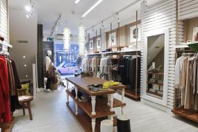 专业小型女装店装修设计图片