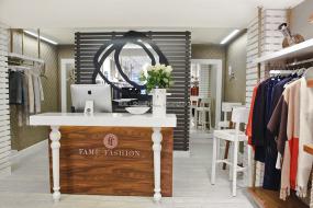 小型女装店装修方案效果图