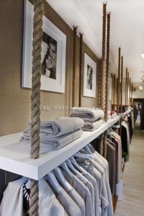 小型女装店装修实物图片