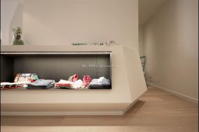 最新小型女装店设计装修图片