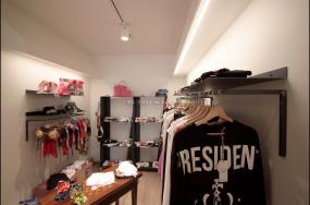 小型女装店装潢设计效果图片