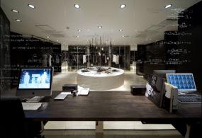 最新中型女装店效果图