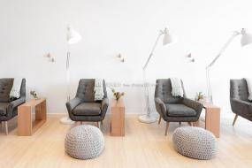 最新外国美甲店设计装修图片