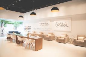 最新小型美甲店装饰实景图