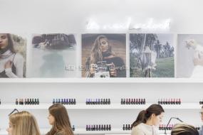 最新国外美甲店装饰效果图