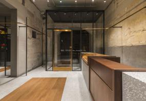 高档品牌女装店装修图片