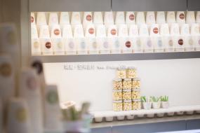 最新冰淇淋加盟店设计装饰效果图