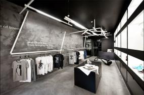 男装专卖店装修实物图片