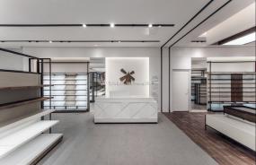 女装专卖店装修实物图片