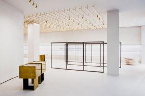 高端品牌女装专卖店装修图片