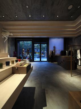 品牌女装专卖店设计与装修效果图