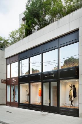 高档品牌女装专卖店装修图片大全