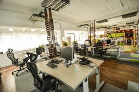 高档写字楼木地板瓷砖装修效果图