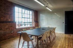 办公室三层复合实木地板设计装饰图