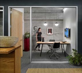 办公室玻璃门装饰图片