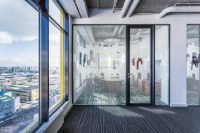 办公室玻璃门装修设计效果图片