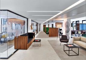 高端办公室玻璃门装修图片