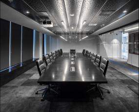最新玻璃隔断办公室装饰效果图