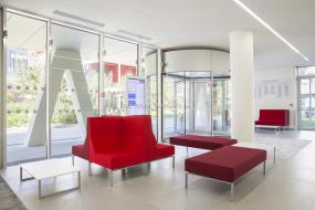 前台logo墙装修图片