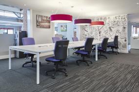 最新会议室办公桌椅设计装饰效果图片