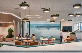 最新办公室玻璃隔墙装饰效果图片