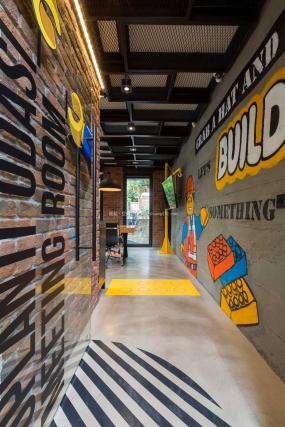 办公室玻璃隔墙装潢效果图片