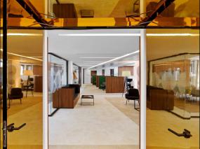 办公室玻璃隔墙装修高清效果图