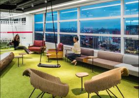 2018年办公室玻璃隔墙装修效果图