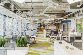 办公室玻璃隔墙装修实物图片