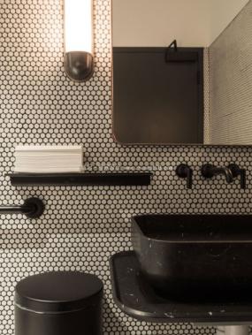 公共卫生间隔断装修实物图片