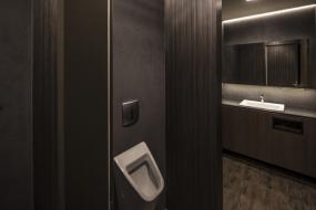 公共卫生间隔断装潢图片