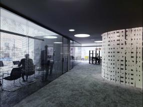 高端办公室磨砂玻璃装修图片