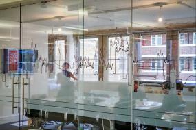 高档办公室磨砂玻璃装修效果图