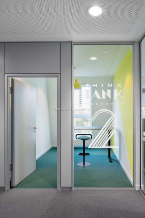 磨砂玻璃隔断装修装潢效果图