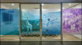 2018年办公室磨砂玻璃装修效果图