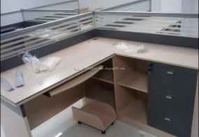 最新屏风办公桌装修图片