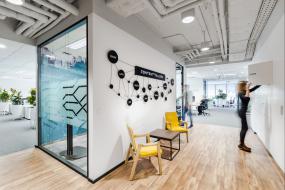 最新办公室石膏板隔断墙效果图