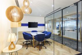 办公室成品玻璃隔断装修效果图片