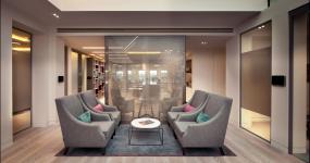 办公室成品玻璃隔断装修高清图片