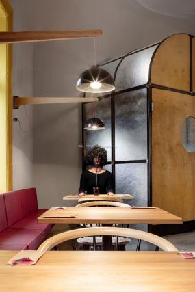 最新粤港茶餐厅装饰效果图