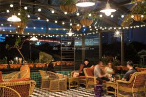 高档粤港茶餐厅装修图片